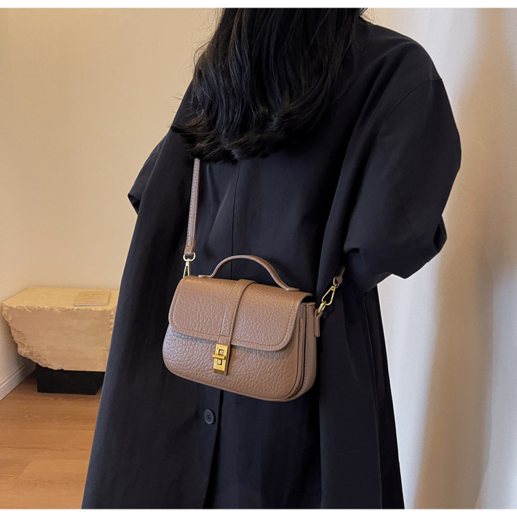 All Seasons Season Women's Gender Streetwear Style Women's Medium All Seasons Pu Leather Solid Color Streetwear Square Lock Clasp Handbag