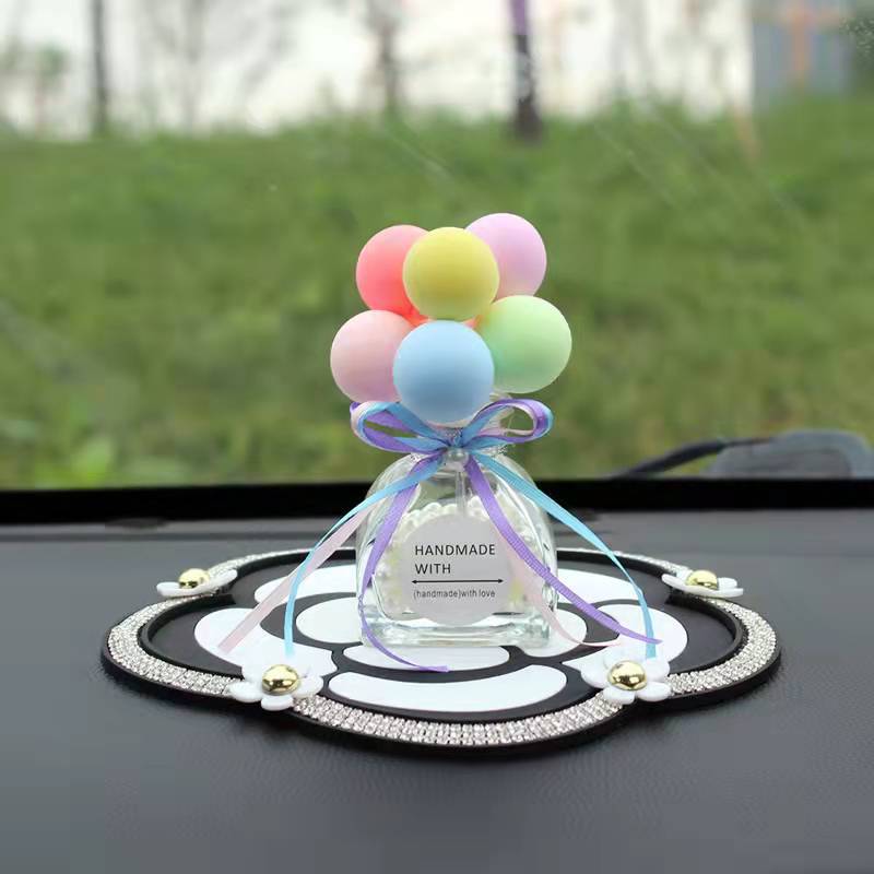 七彩絲帶告白氣球情侶汽車擺件彈簧搖頭車用香水座玻璃瓶廠家批發