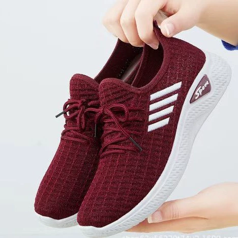 Женская обувь, новинка 2025 года, экспортная женская обувь, повседневная прогулочная обувь на мягкой подошве для мам, модные носки Douyin, спортивная обувь для женщин