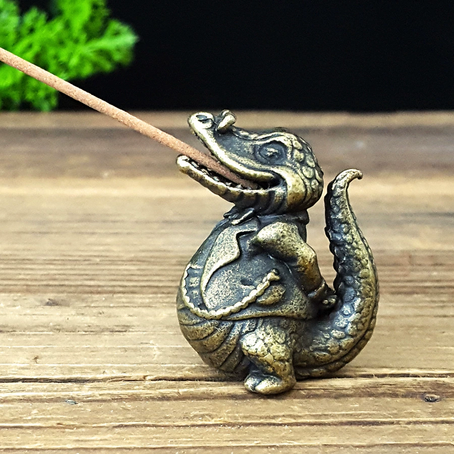 Креативный сплав крокодила с небольшим благовонием в ладане