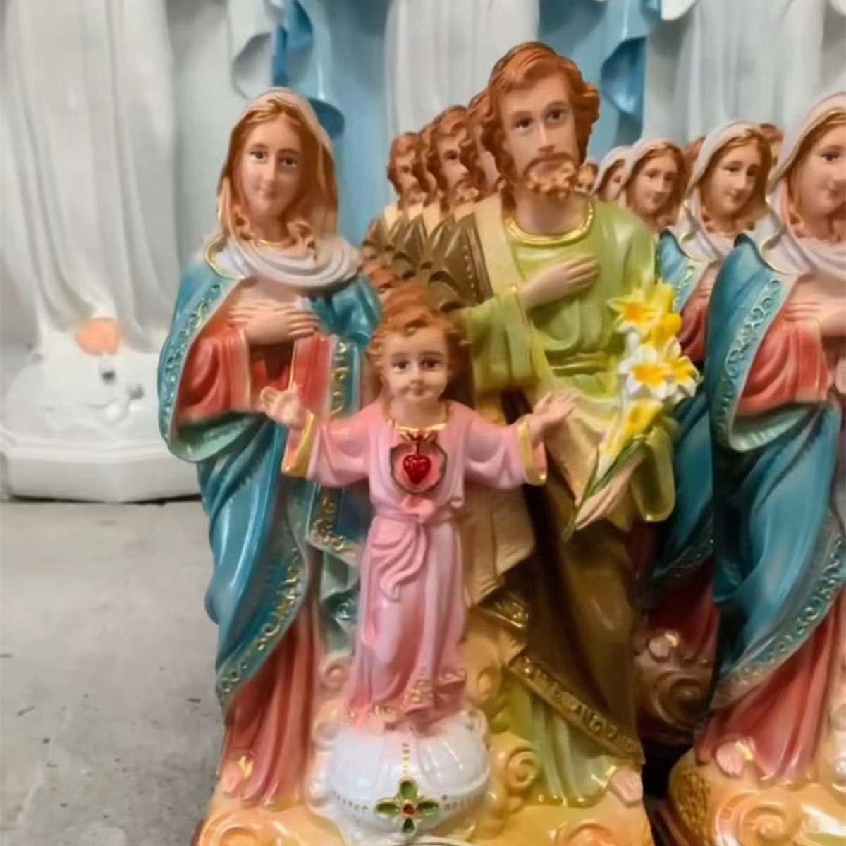 Transfronterizo 30cm Sagrada Familia tres adornos de resina iglesia TV gabinete escultura de escritorio