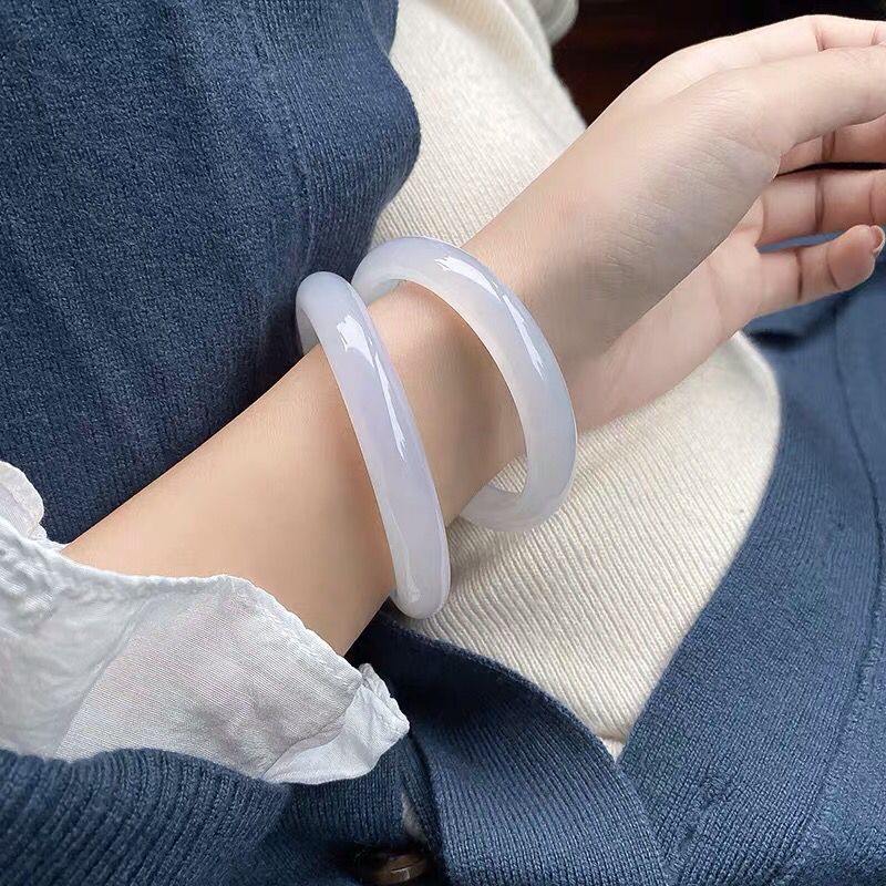 Manufacturer wholesale Madagascar high ice thin strips of white chalcedony bracelet white agate women's jewelry jade jade bracelet