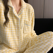 日系奶黄格子大码睡衣女秋冬款珊瑚绒加厚保暖蓝边家居服厂家批发