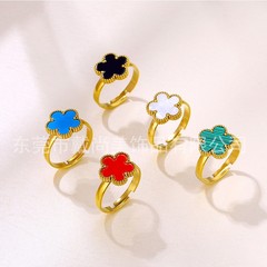 国境を越えて起爆するファッションチタン鋼は色を落とさない四葉草五花指輪の女性の個性がシンプルで高級感のあるアクセサリーになっている