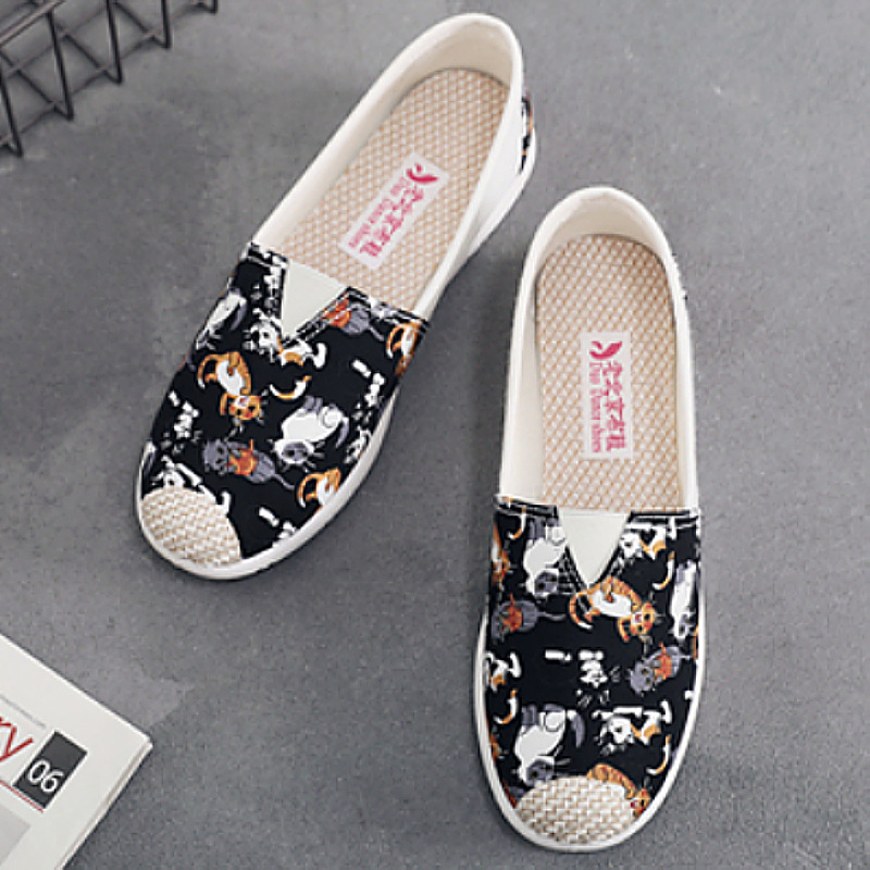 Primavera y verano nuevos zapatos de mujer zapatos de tela viejos de Beijing zapatos individuales zapatos de lona de celebridades de Internet casuales de mediana edad y ancianos zapatos de pescador de suela suave antideslizante