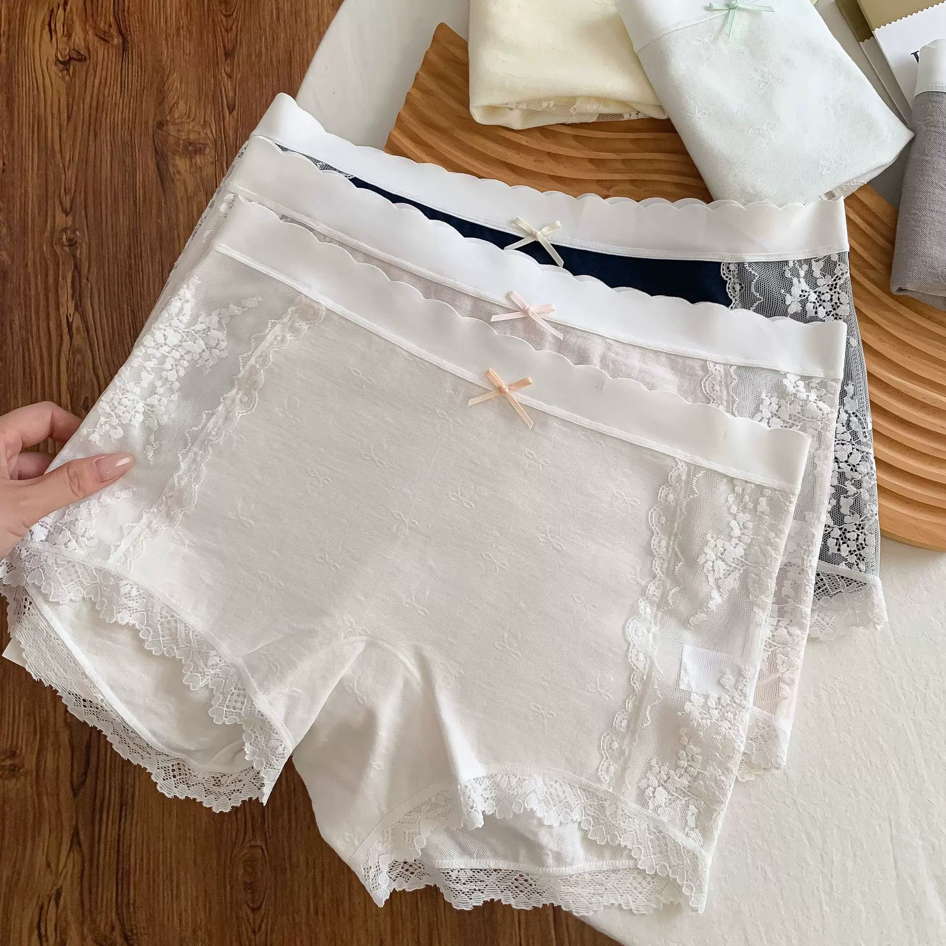 4127#法式蕾丝拼接平角裤少女性感镂空全包臀10A抑菌裆中腰安全裤