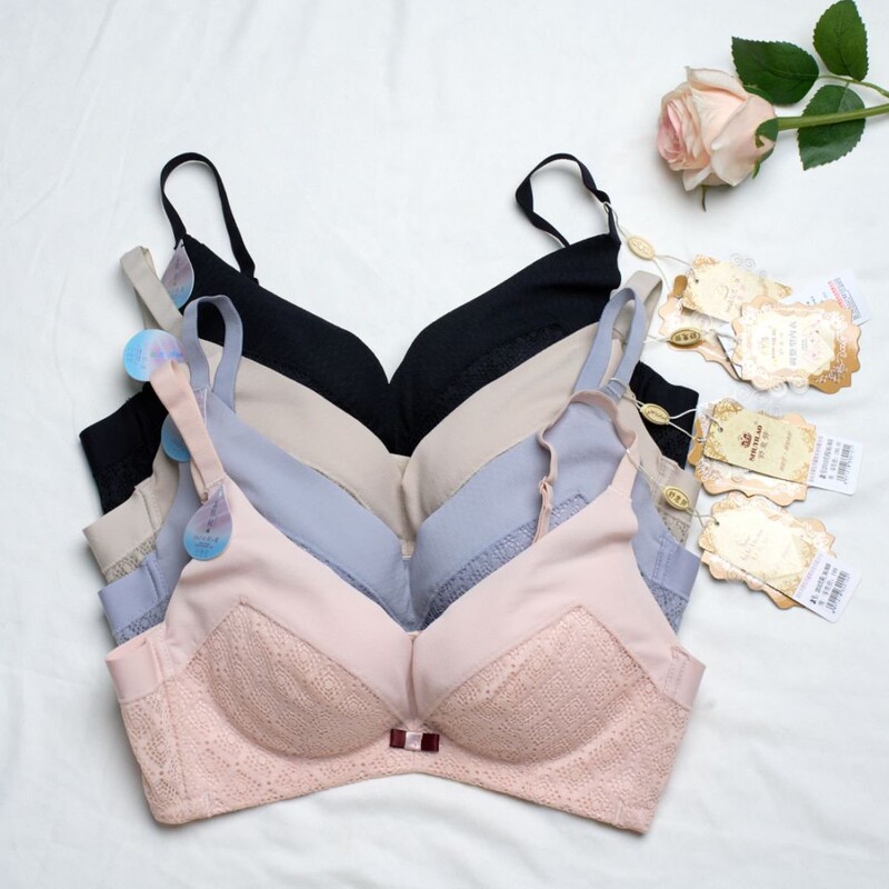 Clearance Sale on Comfortable Underwire-Free Lace Bras for Women with Adjustable Support and Side Breast Collection