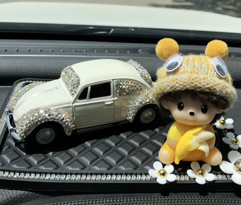 Coche de dibujos animados KT gato globo adornos accesorios traje de tres piezas plástico decorativo otro