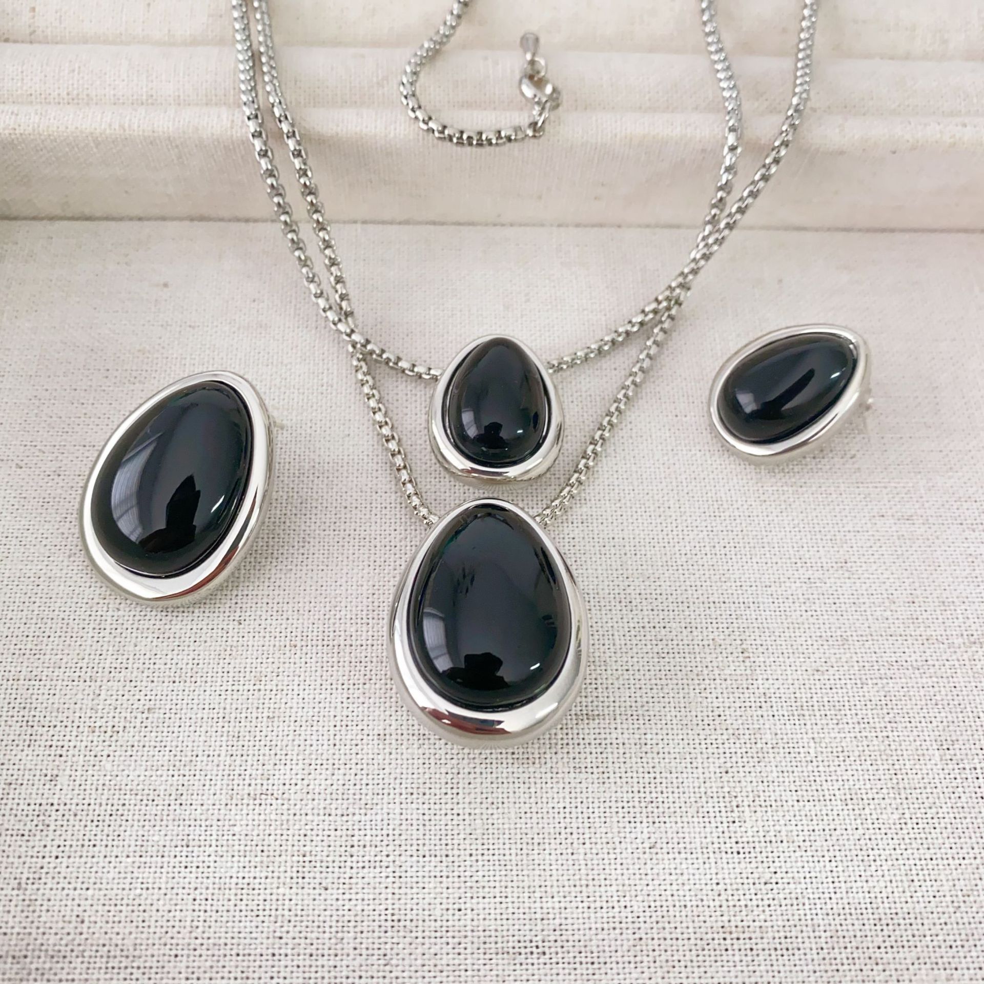 法式小眾設計水滴形鑲嵌黑瑪瑙冷淡風925銀針耳釘氣質輕奢項鍊女