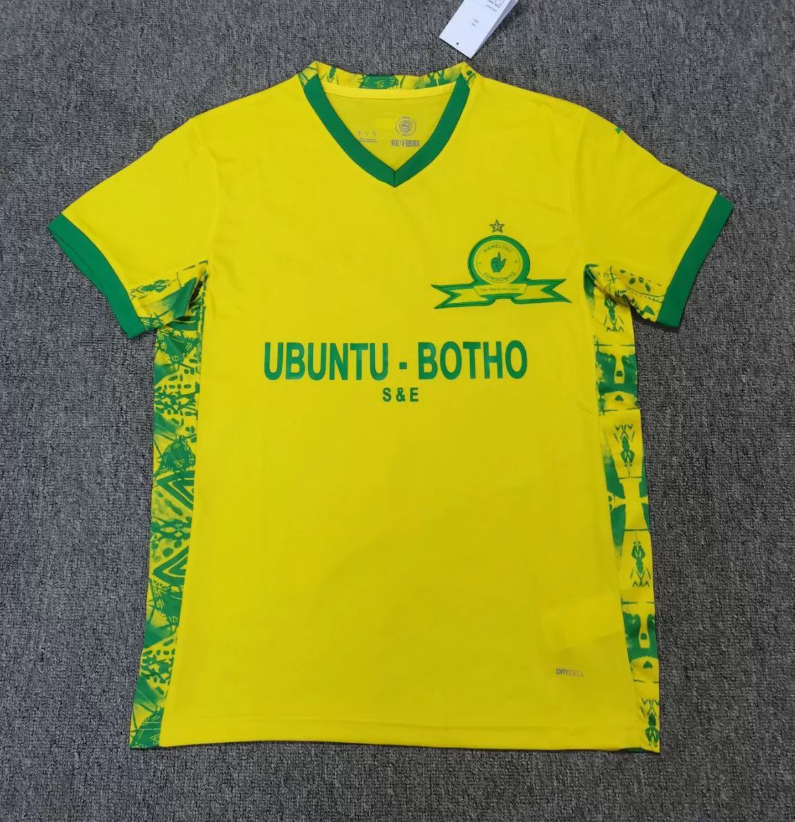 Футбольная футболка, разные клубные дизайны (Atlanta, Barcelona, Lisbon, South Africa), размеры S–XXL