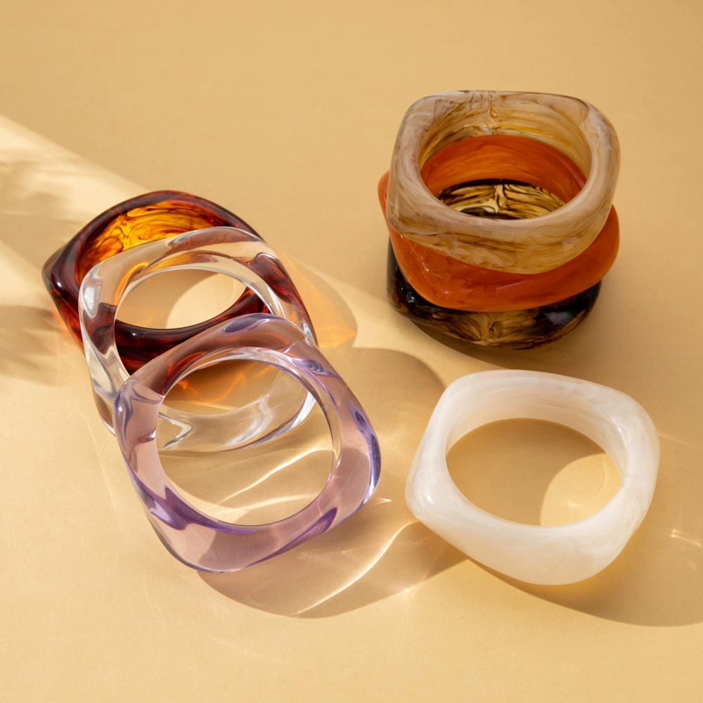 Большая версия европейского и американского цветного камня с полупрозрачным полихромным преувеличенным акриловый браслет с широкой квадратной формой ручной работы через границу