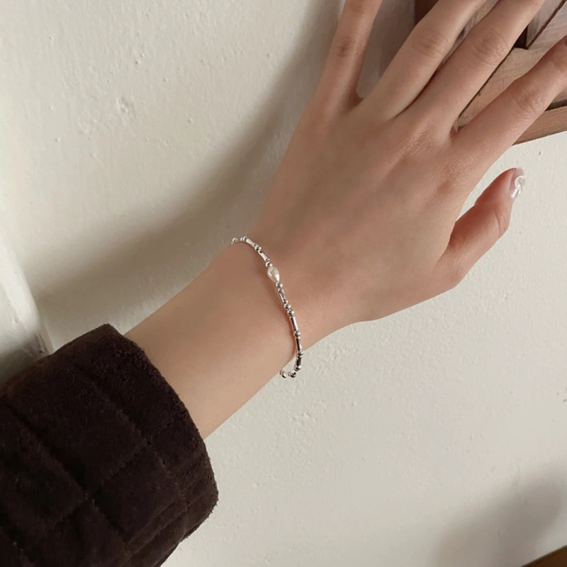 甘くて不規則な真珠のブレスレットの女性の高級な潮流のファッションの軽い贅沢なins風の高級感の小さい大衆の軽い贅沢な手飾り|undefined