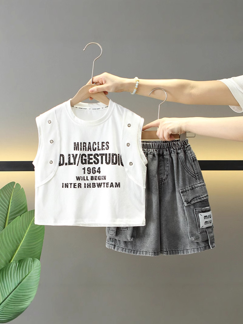 8105 Traje sin mangas de verano para niños 2025 verano nuevo estilo para niños estilo coreano pantalones cortos de mezclilla guapos ropa coreana
