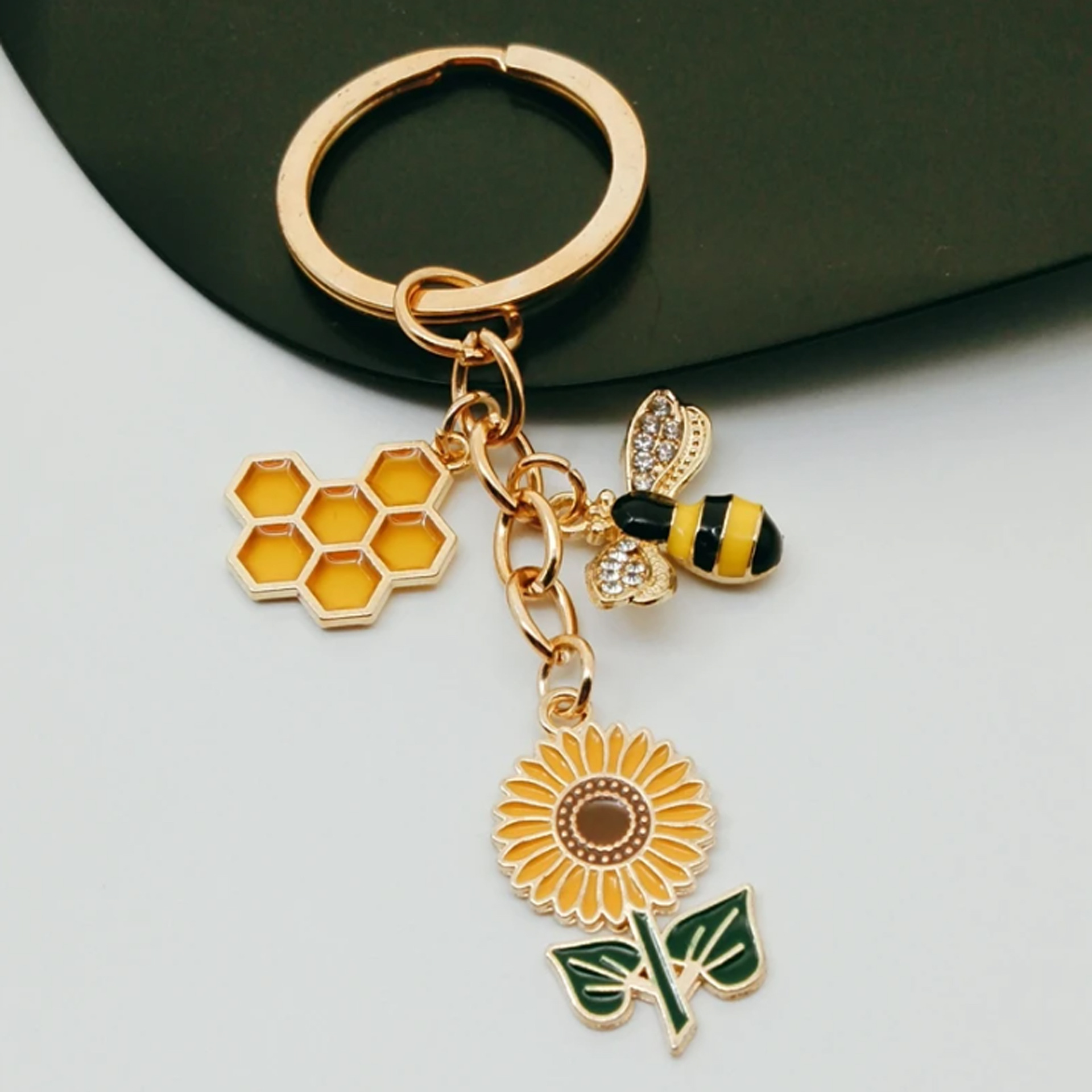 Ventas transfronterizas personales colgantes perlas abejas colgantes girasoles joyas de Navidad ardilla llaveros