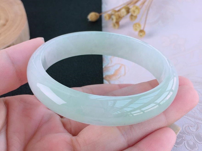 Vòng tay ngọc bích Miến Điện nữ đơn sắc trong suốt dạng hoàng gia chi tiết 5