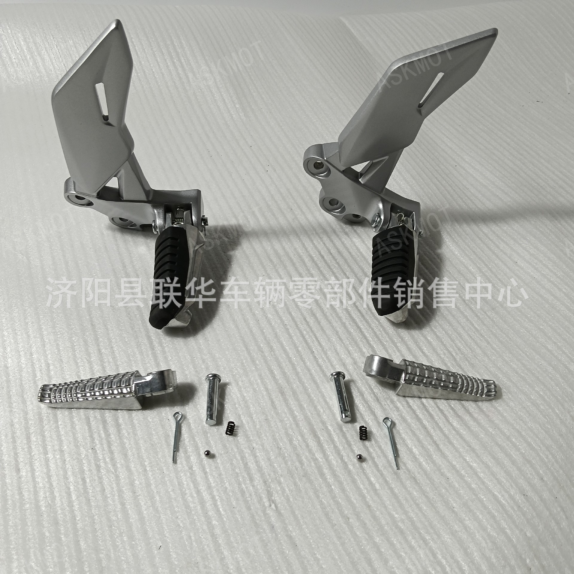 Suitable for Suzuki Gixxer 150 Motorcycle Front and Rear Left and Right Footrests, Foot Pedals, Complete Set of Accessories