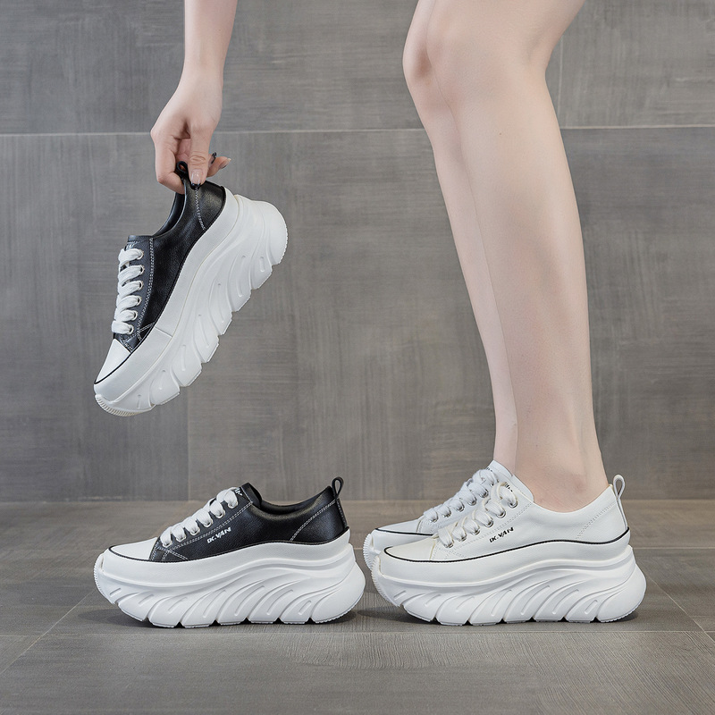Thick-soled platform white sneakers for women, 2026 autumn new lightweight sports shoes, Korean style versatile casual sneakers Thick-soled platform white sneakers for women, 2026 autumn new lightweight sports shoes, Korean style versatile casual sneakers
