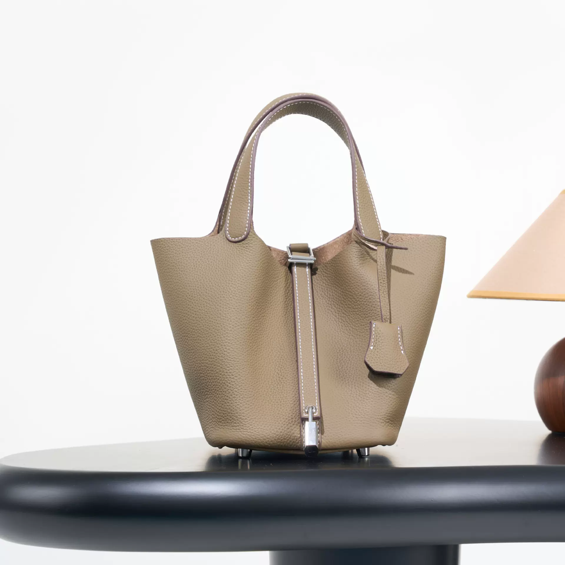 经典款头层牛皮菜篮子包轻奢高级感真皮水桶包跨境时尚百搭手提包