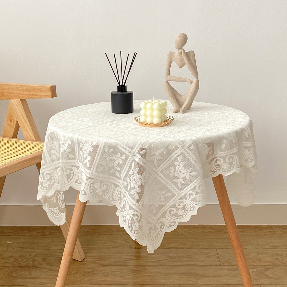 Mesa De Comedor Pequeña Y Fresca, Mantel De Encaje Beige. display picture 1