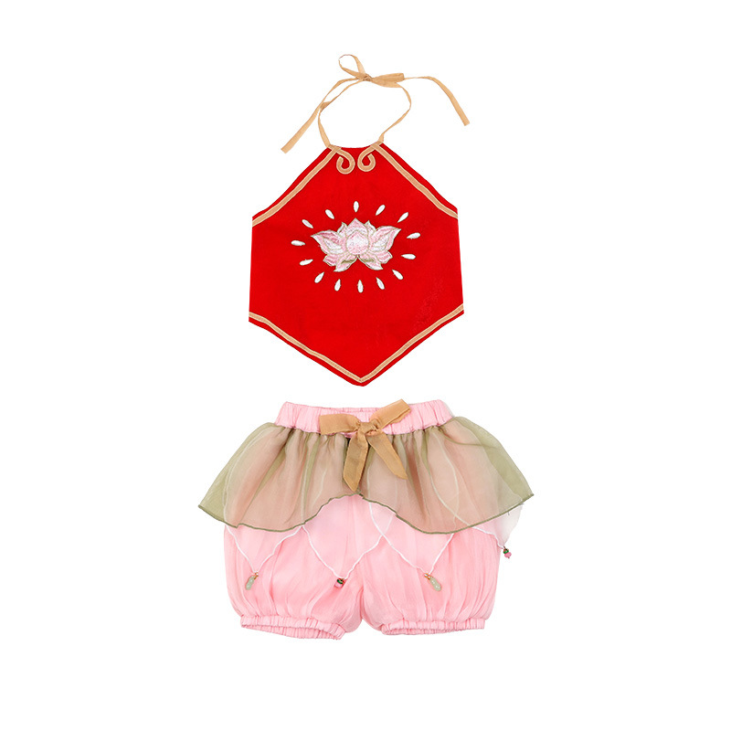 복대와 핑크색 반바지