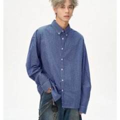 アメリカのカジュアルなレトロで怠惰な青い格子のシャツの男女のゆったりした春秋のカップルの百合の高級感のコートの男