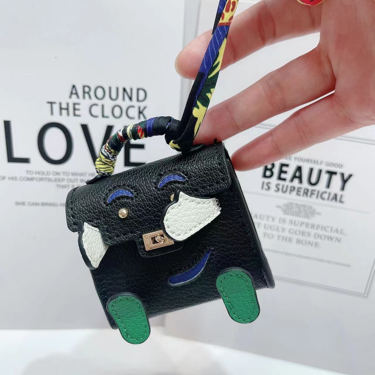 Lindo mini bolso de muñeca Kelly personalidad de nicho auricular Bluetooth inalámbrico bolso universal colgante pequeño premium marca de moda mujer