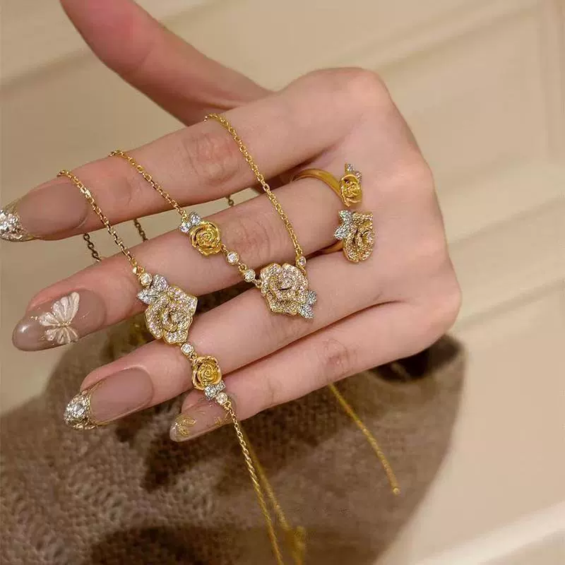 Женское кольцо с двумя розами, инкрустированными бриллиантами, в стиле «Маленькой красной книжки», новая модная роскошная открытая модель 2025 года