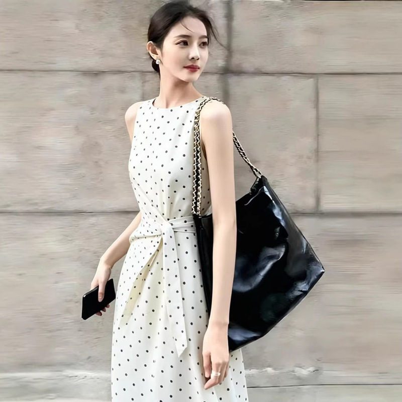 French-Style Retro Polka Dot White Dress for Women, Summer 2026 New Model, Extremely Beautiful and Particularly Pretty, Waist-Cinching Long Dress French-Style Retro Polka Dot White Dress for Women, Summer 2026 New Model, Extremely Beautiful and Particularly Pretty, Waist-Cinching Long Dress
