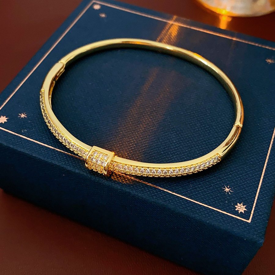 Brazalete de piedra de oro real, brazalete de abertura torcida, temperamento minimalista, pulsera de moda, brazalete de lujo ligero.