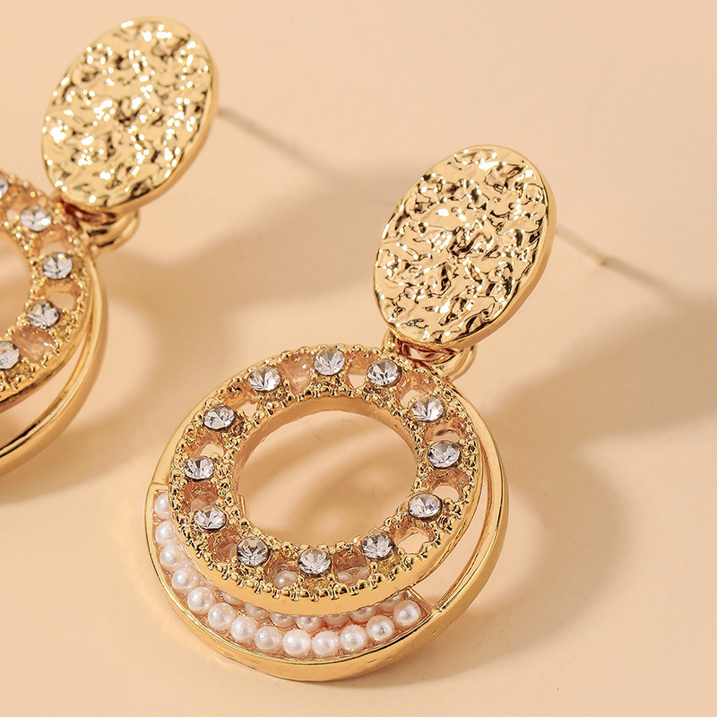 Wholesale Boucles D&#39;oreilles Cercle Creux Perle Strass Baroque Nihaojewelry display picture 5