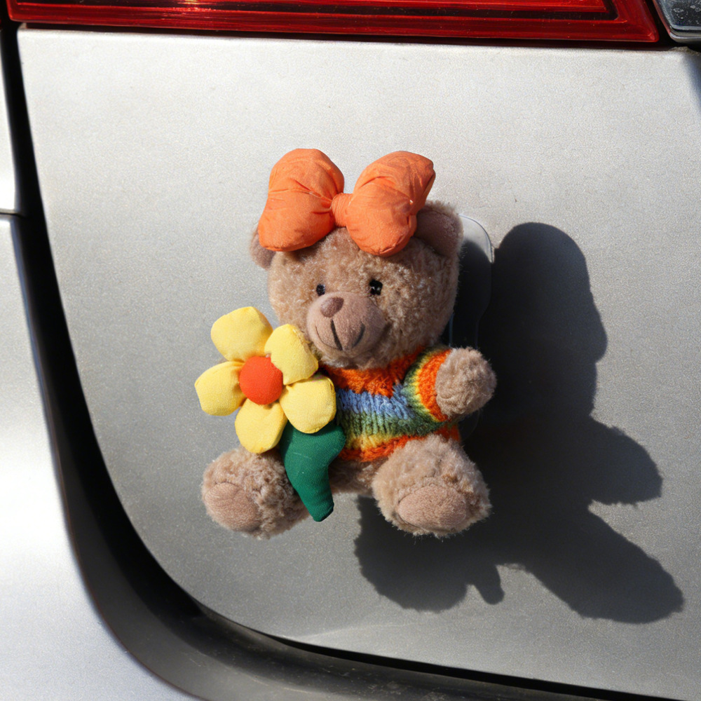 Colgante de coche Colgante trasero Dibujos animados lindo oso trasero trasero muñeca adorno pegatina baúl fuera del coche muñeca