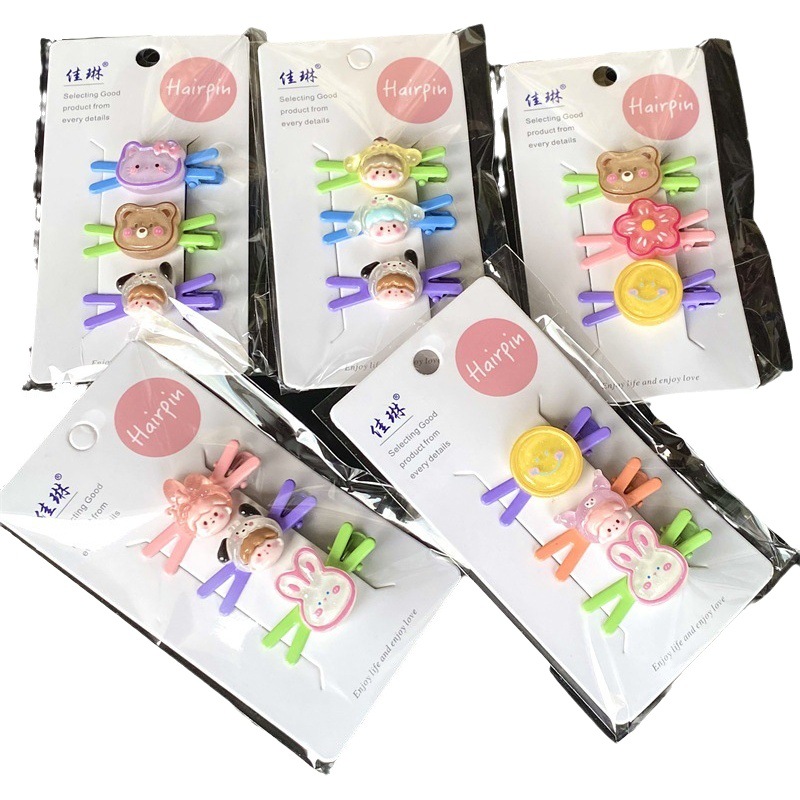 Horquilla de la tarjeta para niños hembra súper Linda muñeca de dibujos animados flequillos clip lateral 2023 Nueva horquilla de la celebridad de Internet 2 yuanes