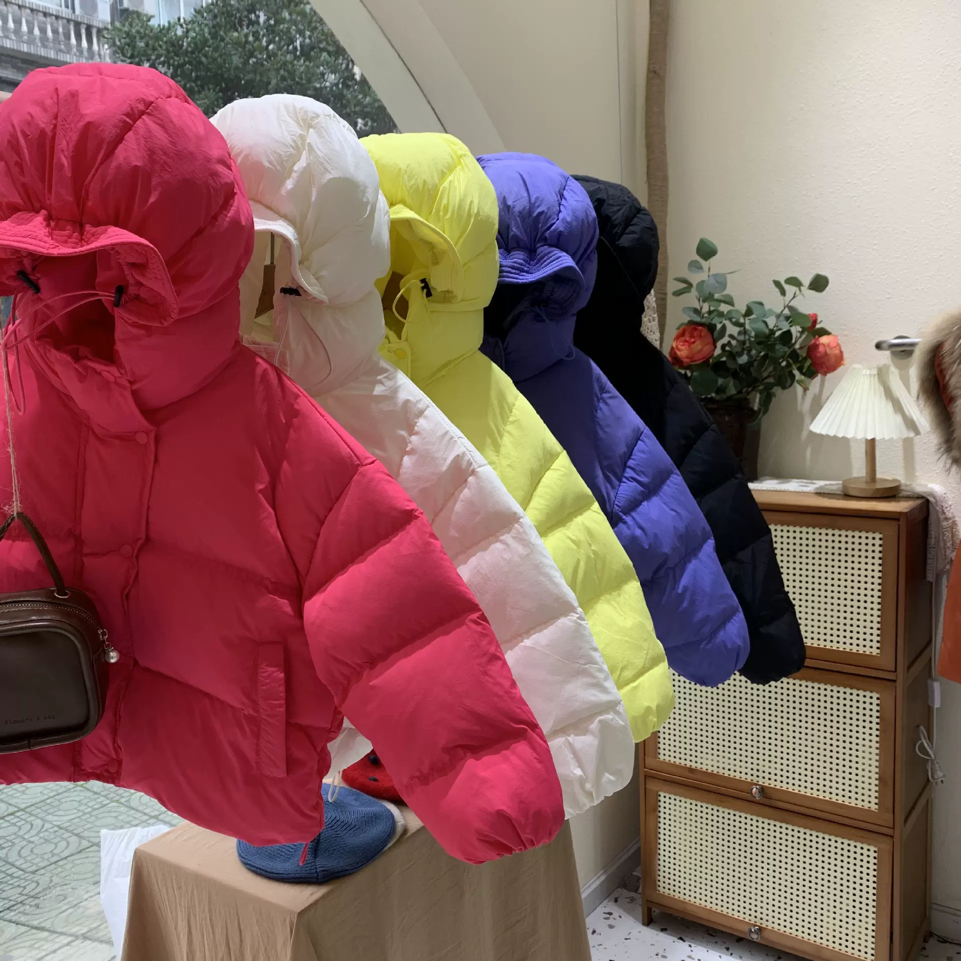 儿童短款羽绒服2024季新款男女童可爱甜美花苞连帽加厚保暖外套
