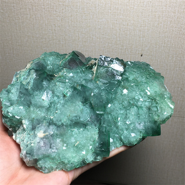 Madagascar Natural Sunlight Green Fluorite Raw Stone Specimen Color Change Green Mineral Crystal 33 sup