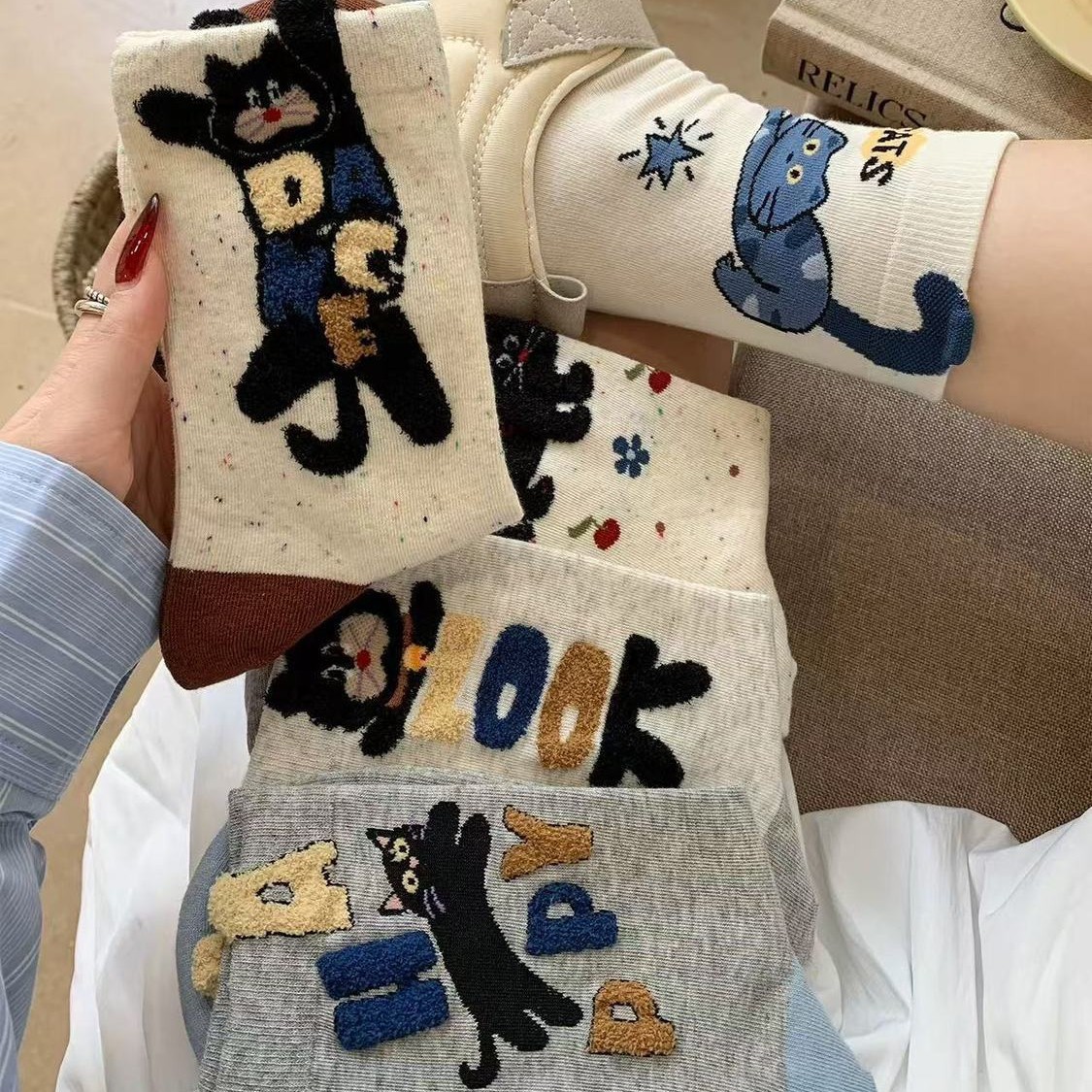 Cartoon cat socks for women, mid-calf socks, spring and autumn style, Korean version, cute kitten letter design, Japanese style, trendy ins style, autumn long socks