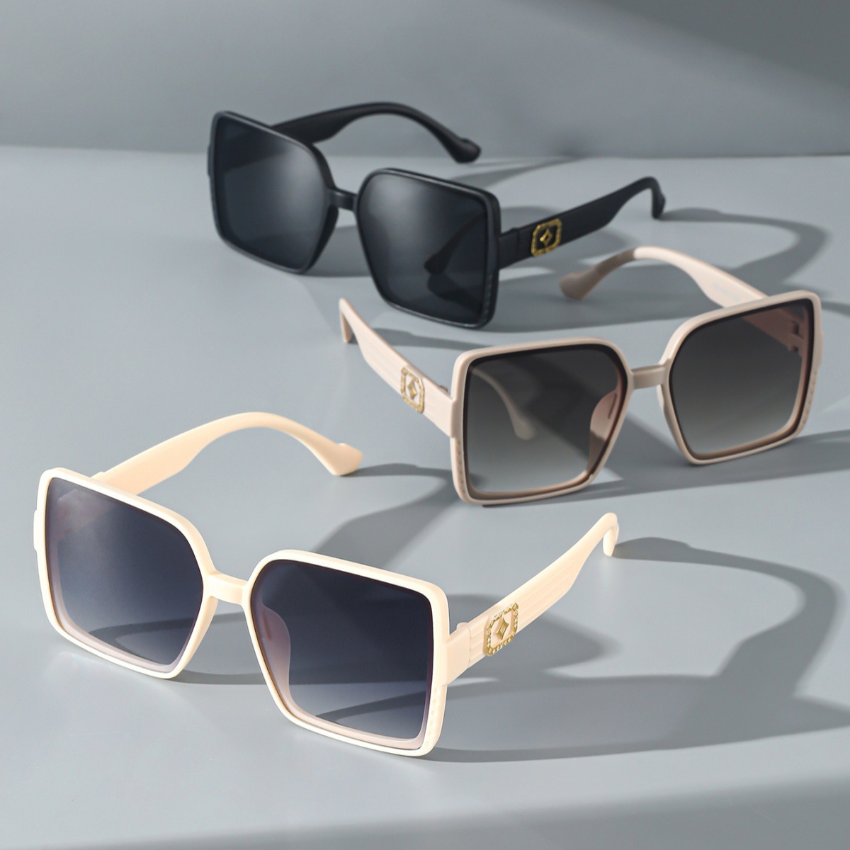 Fashionable square glasses