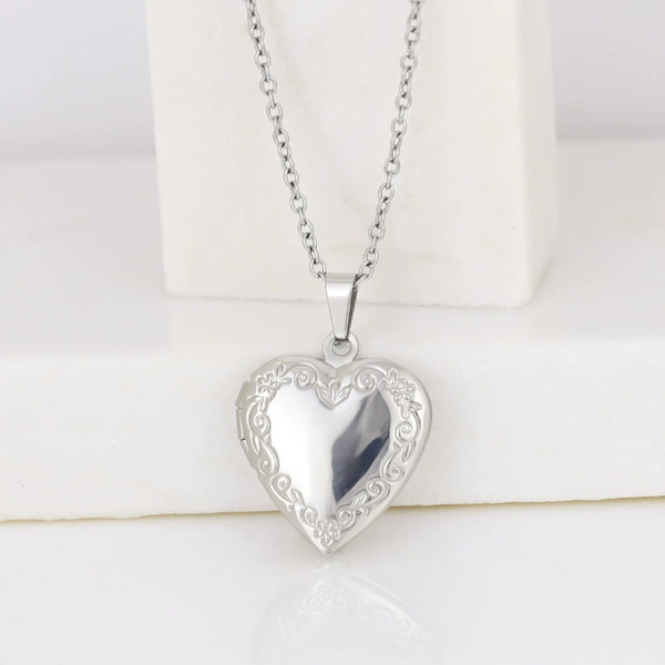 Steel necklace heart shaped, 20mm