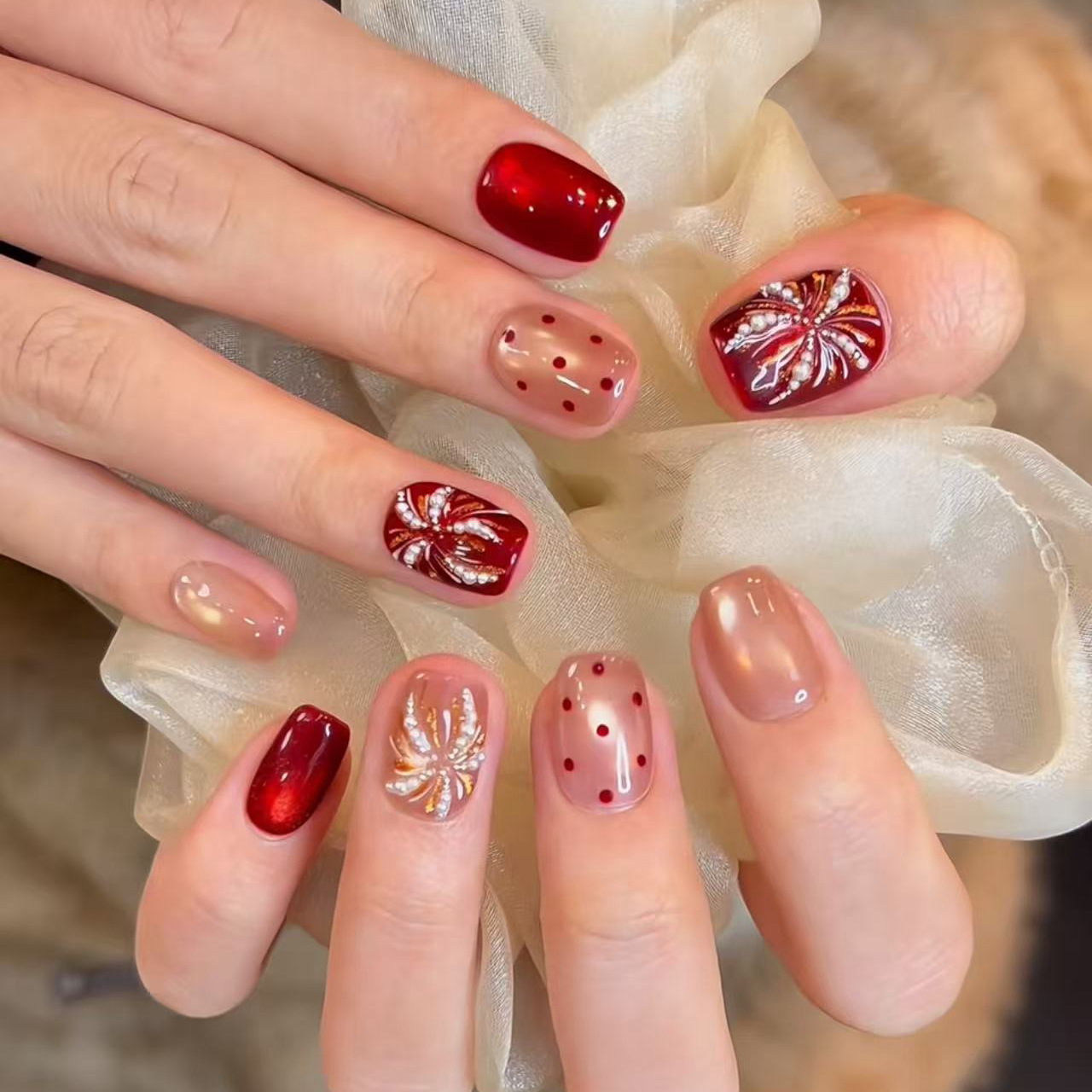 Uñas falsas deslizadas desmontables de uñas de ojo de gato 2026 nuevos fuegos artificiales rojos uñas falsas