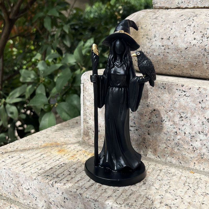 跨境新品万圣节Black Gold Staff Witch Sculpture黑金杖女巫雕像|undefined