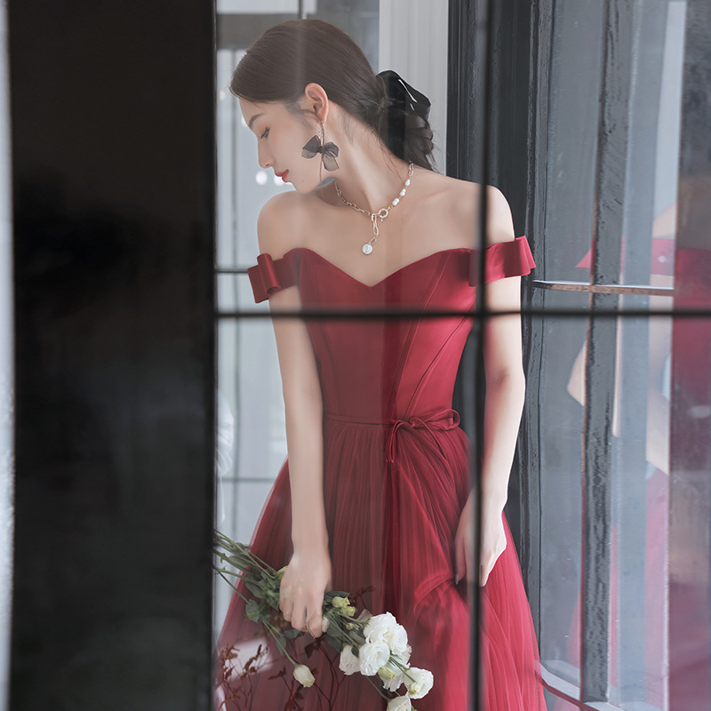 Vestido de fiesta de un solo hombro para la novia, nuevo modelo de verano 2026, vestido rojo para compromiso y banquete de agradecimiento de boda, vestido largo que se puede usar de forma informal. image 3