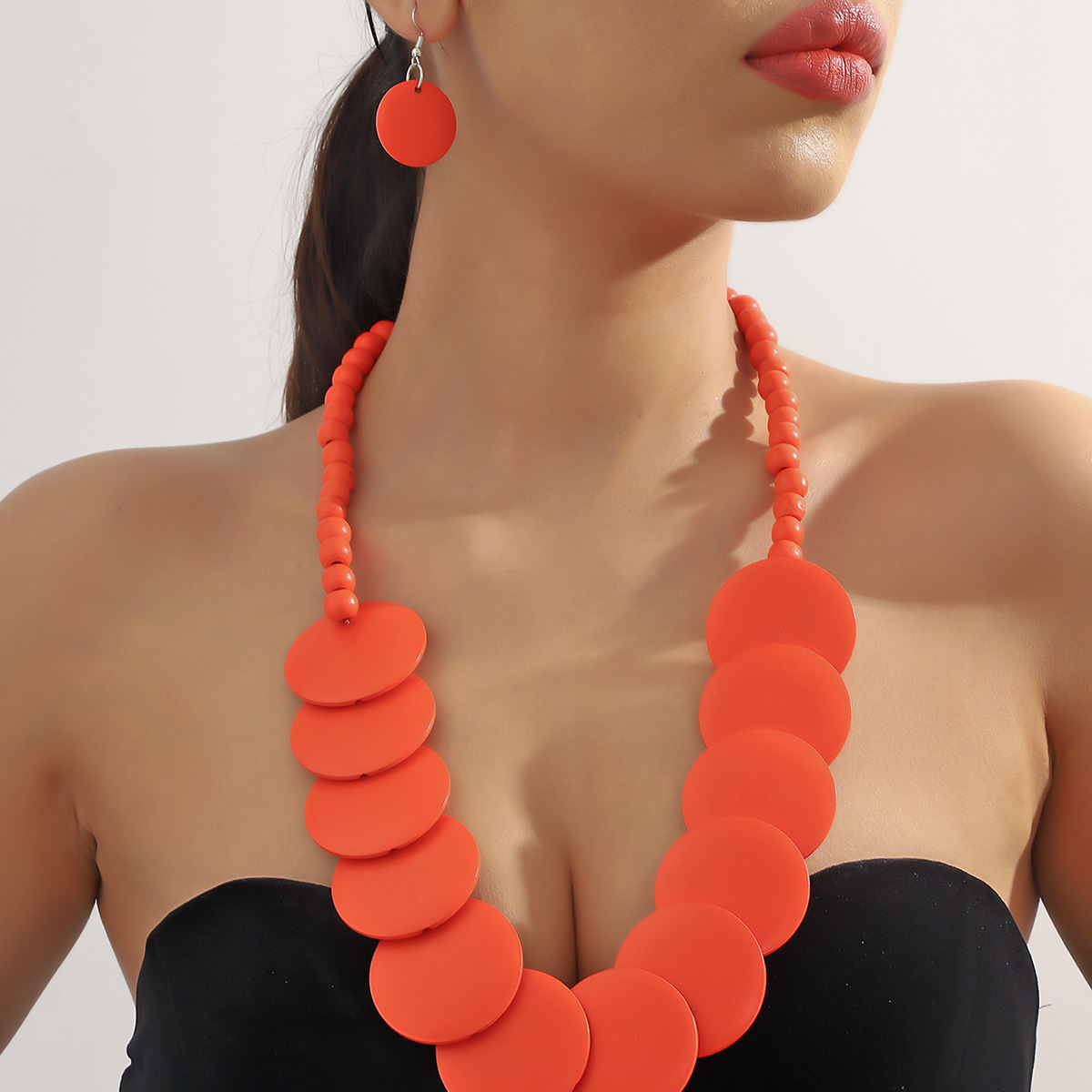 Traje de joyería de mujer de estilo étnico bohemio de múltiples capas con cuentas redondas grandes multicolores retro europeo y americano