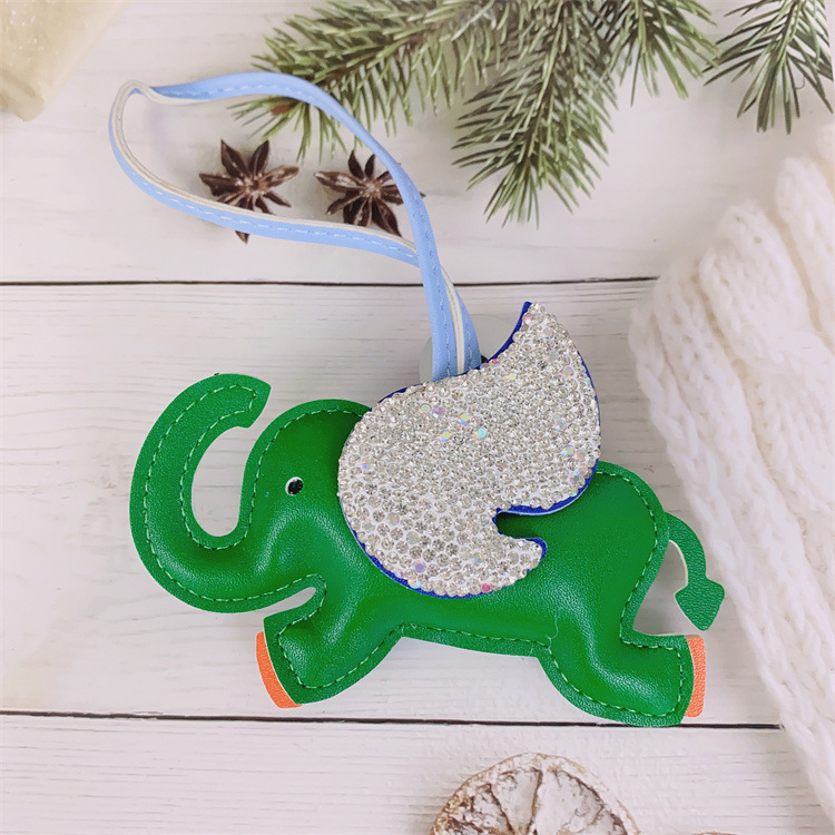 Creative Mini Cute Dumbo Car Keychain Ornaments Wholesale Cartoon PU Rhinestone Dumbo Bag Pendant