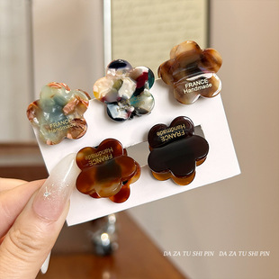 ����Ⱦ���Ứ��Сץ�AŮ���㹫���^�l�A�߶˂�߅�����AС̖�l��