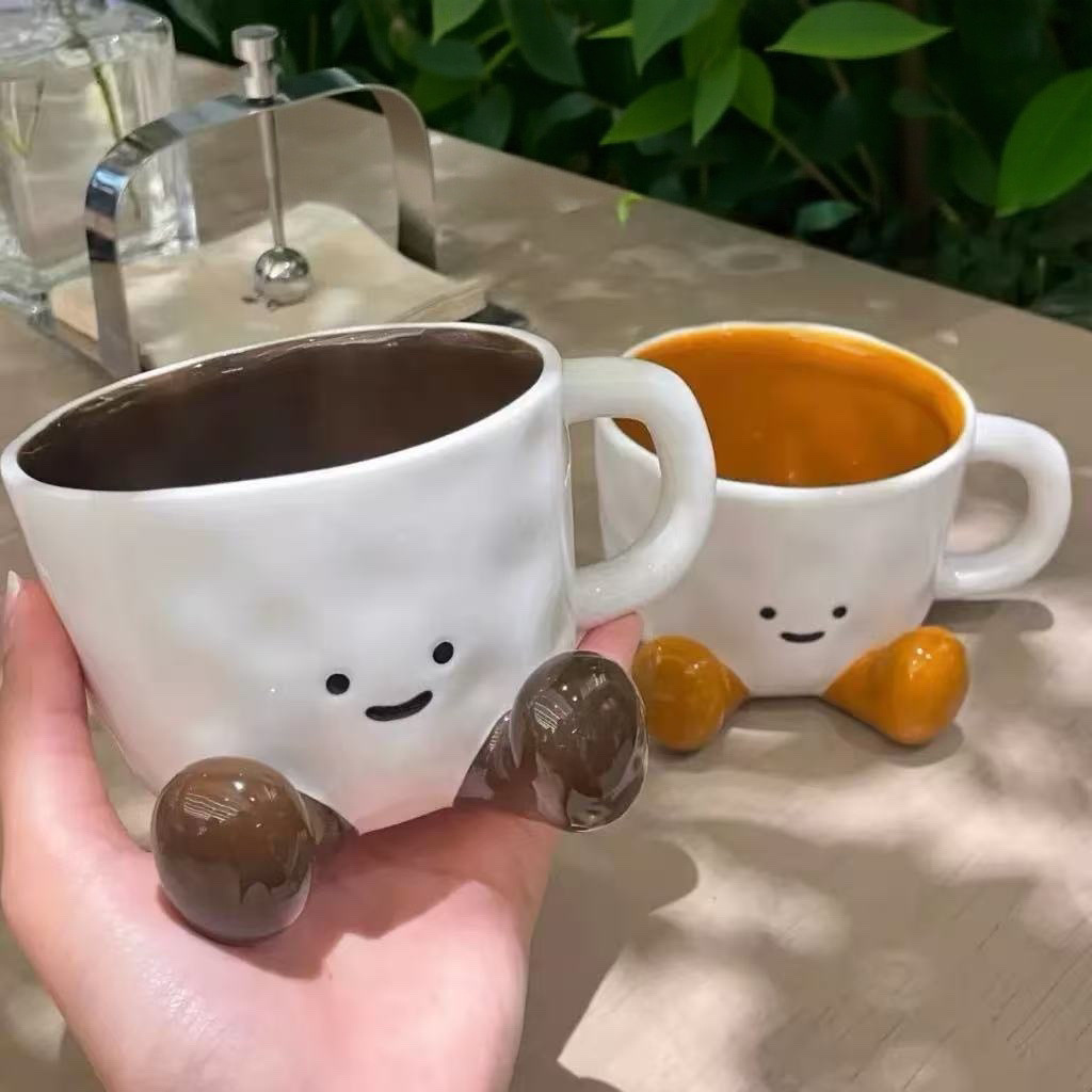 La explosión transfronteriza del pequeño libro rojo es la misma taza de cerámica de alto valor facial encantadora taza de café de nicho de dibujos animados taza de agua regalo de cumpleaños