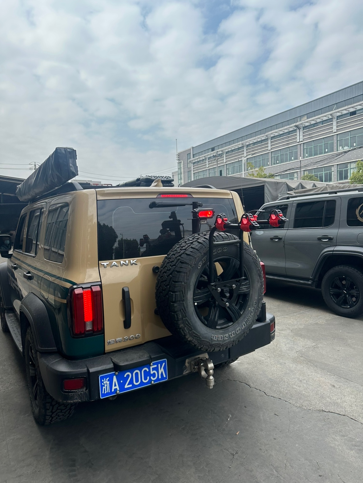 Tank 300 Bicycle Rack Spare Tire Bicycle Rack, Non-Destructive Installation, Foldableable, Does Not Block the License Plate Reflection