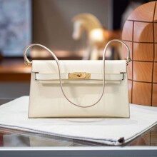 �����mKelly��elanɽ��y�P��Ҹ�°��μ�б����M��͹ŕr��Ů��