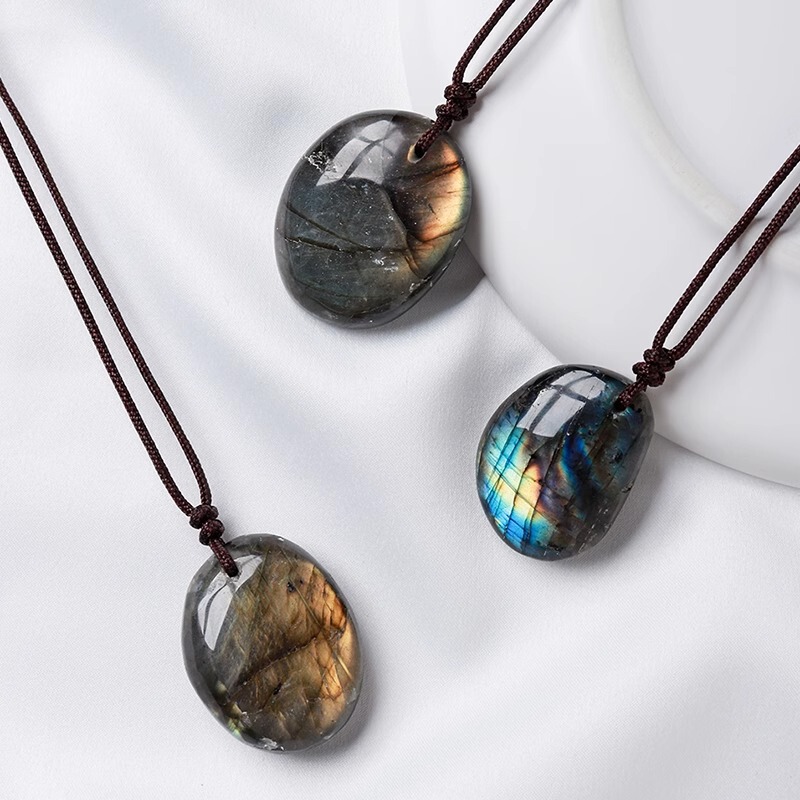 Natural crystal raw stone labradorite round pendant ethnic style pendant men's and women's degaussing necklace jewelry wholesale Natural crystal raw stone labradorite round pendant ethnic style pendant men's and women's degaussing necklace jewelry wholesale