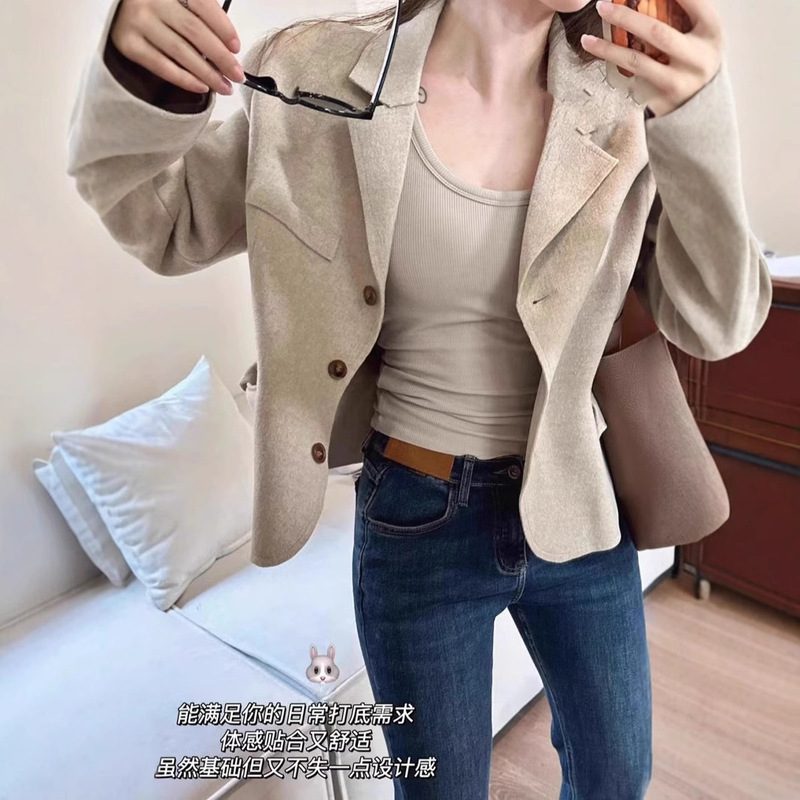 8790# Early Autumn New Knitted Warm Camisole Wearing Sleeveless Breast Cover with Chest Pad Base Clothes