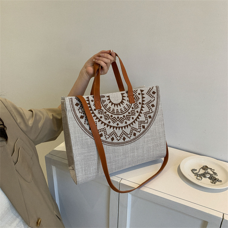 Fashionable and simple trendy casual women's bag 2023 autumn new style commuter handbag single shoulder armpit tote bag_voghion.com