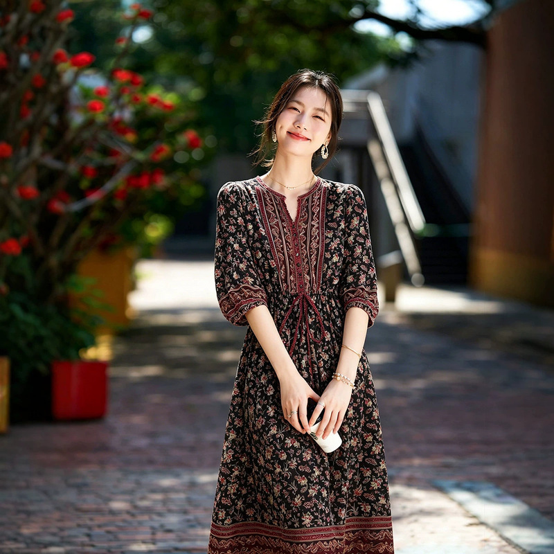 80269 French Retro Ethnic Style Silk Dress with Black Floral Print, Elegant and Slimming Mid-Length Dress